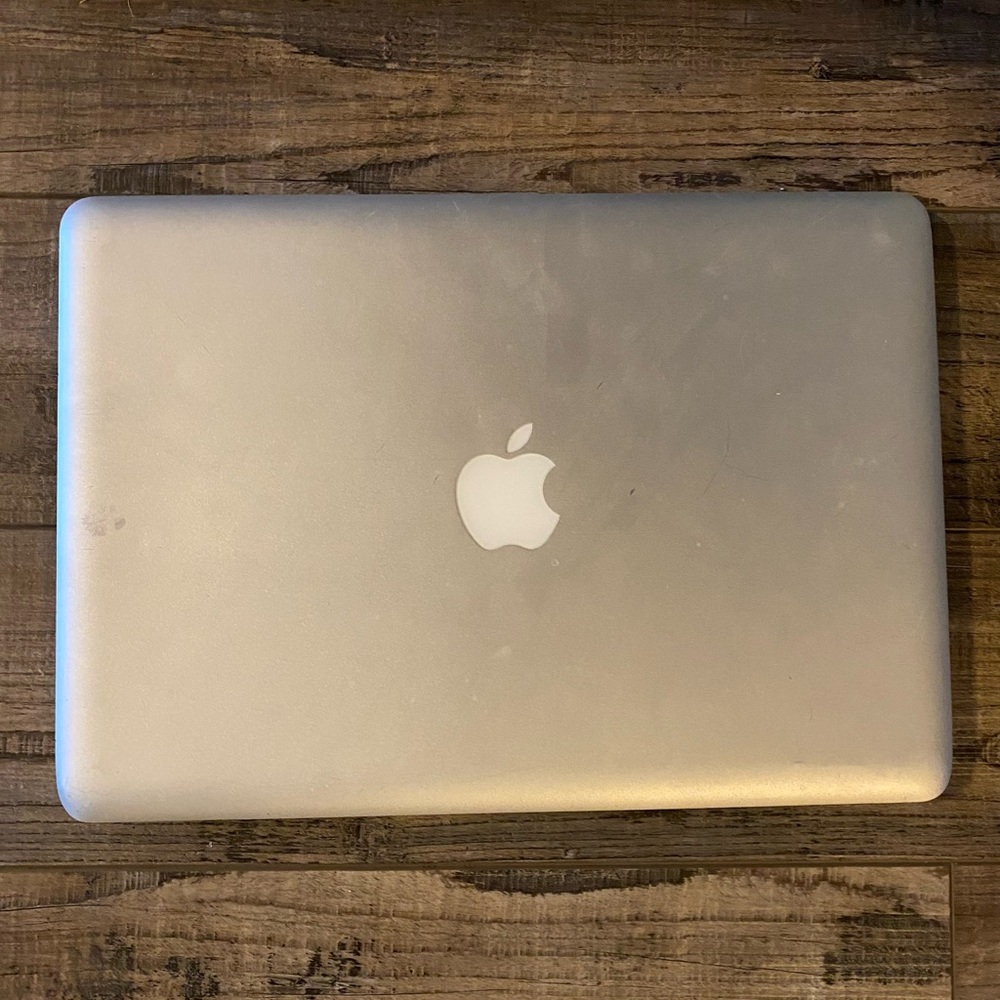 Apple MacBook Pro Lap Top used good condition.
